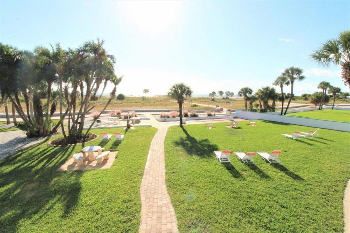 Tropic Terrace Hotell St. Pete Beach Exteriör bild