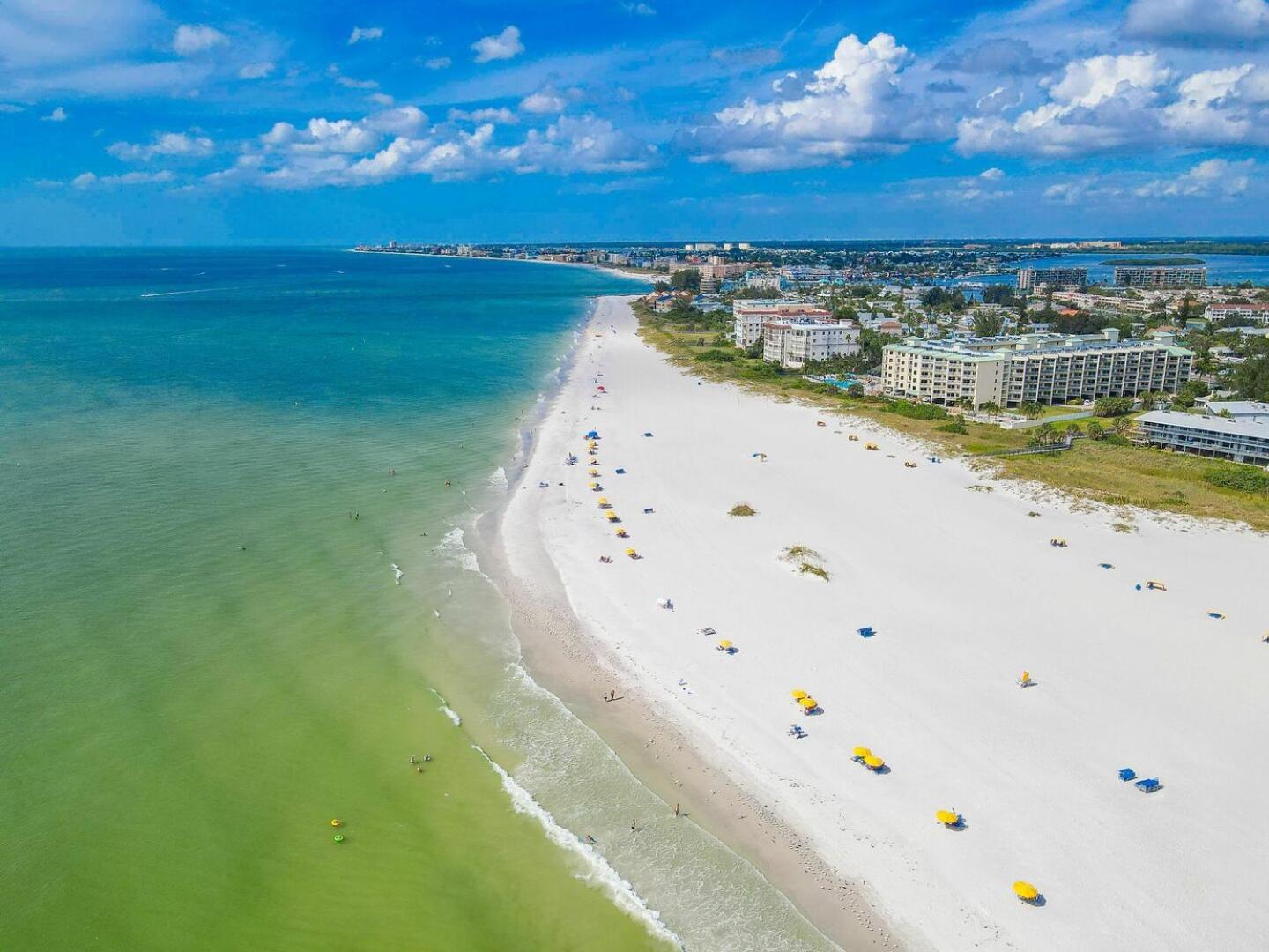 Tropic Terrace Hotell St. Pete Beach Exteriör bild