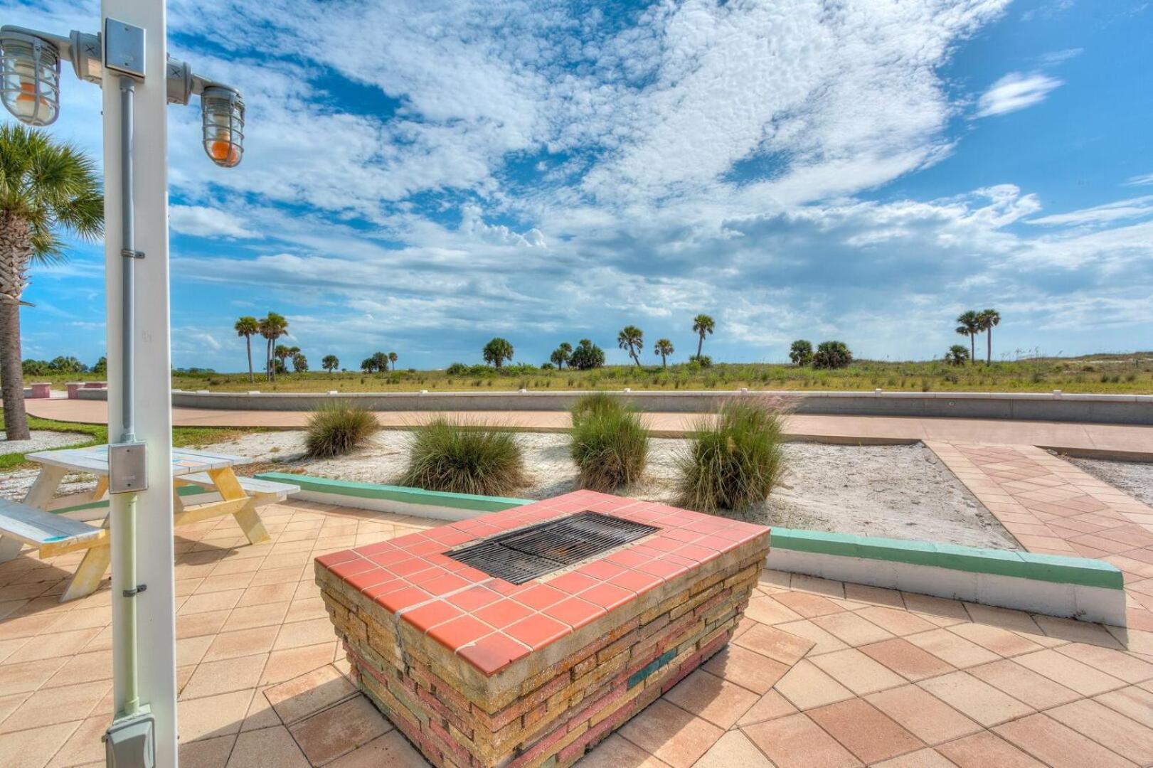 Tropic Terrace Hotell St. Pete Beach Exteriör bild