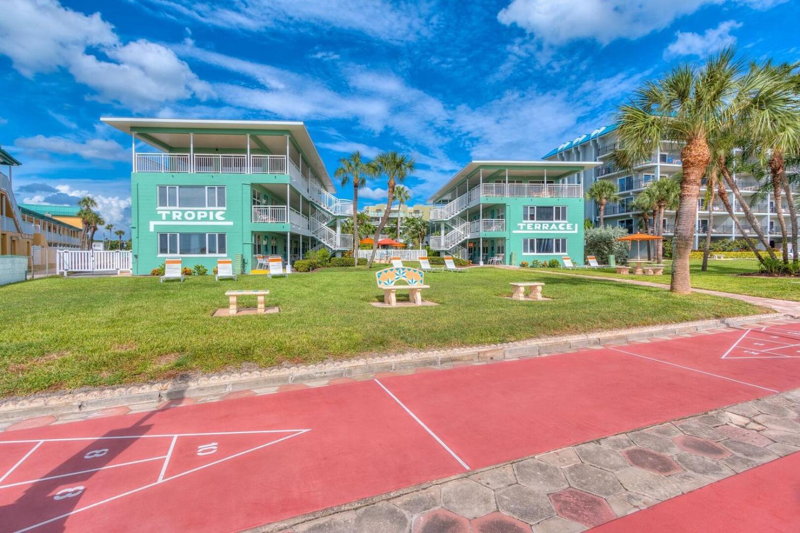 Tropic Terrace Hotell St. Pete Beach Exteriör bild